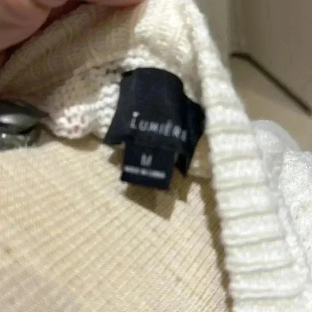 sweater - Picture 4 of 4